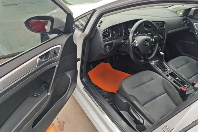 Volkswagen Golf 2020 car image #12