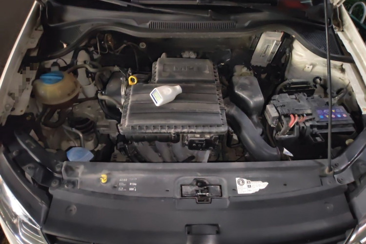 Volkswagen Polo 2015 car image #22