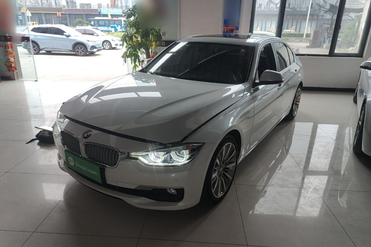 BMW 3 Series 2019 #2 BMW 3 Series 2019 car image #2