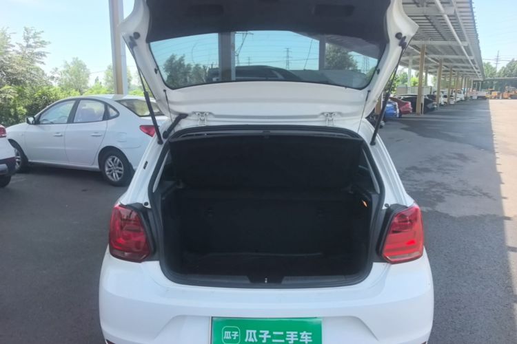 Volkswagen Polo 2017 car image #19
