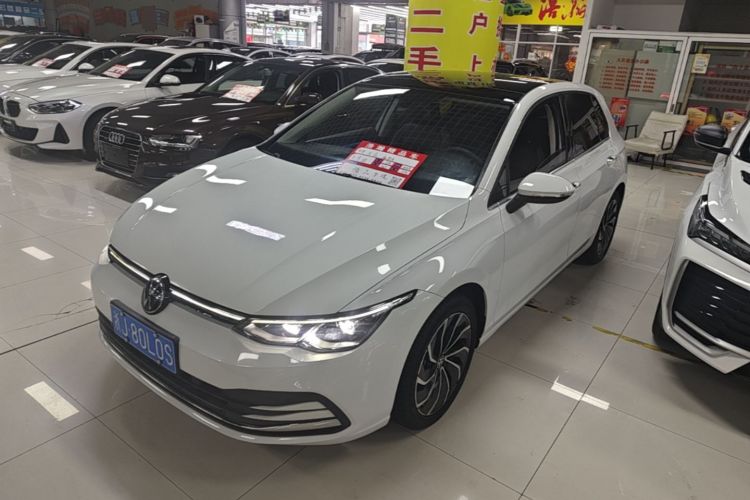 Volkswagen Golf 2023 car image #2