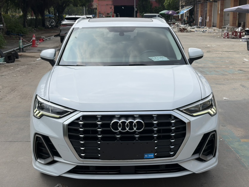 Audi Q3 2020 car image #2