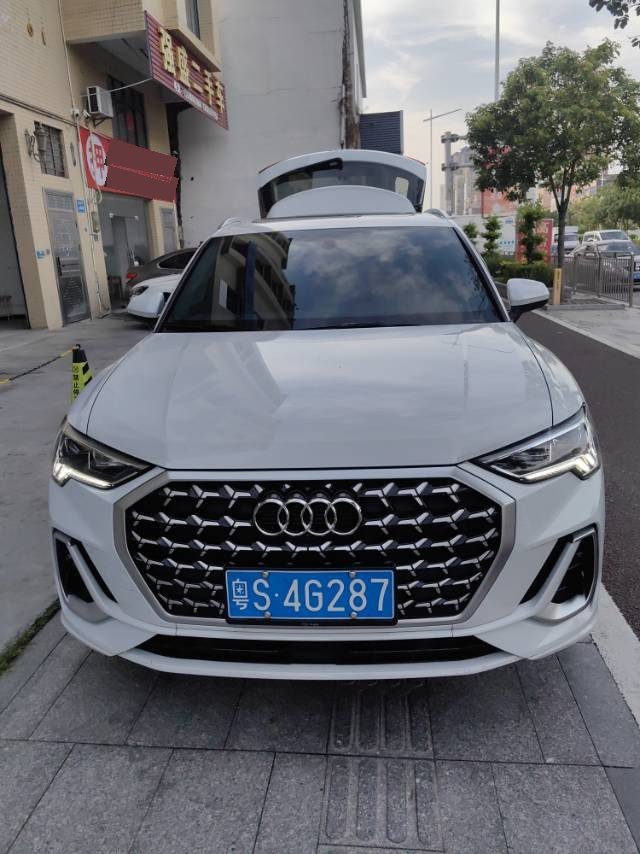 Audi Q3 2025 car image #2