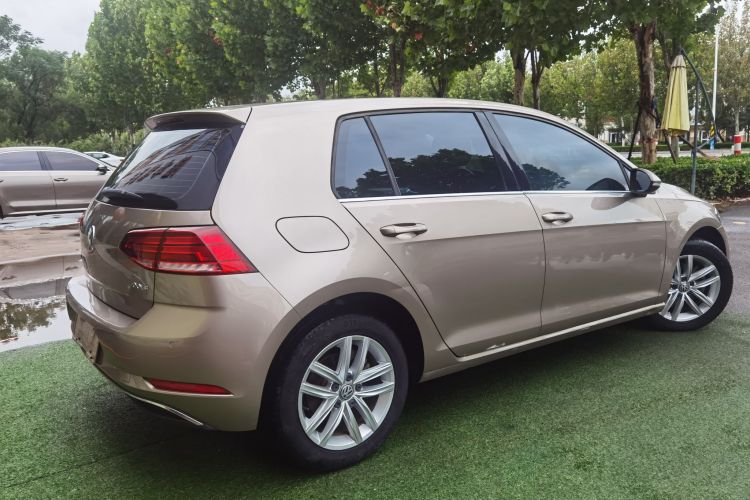 Volkswagen Golf 2018 car image #5