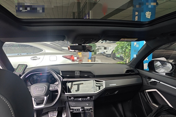 Audi Q3 2023 car image #18