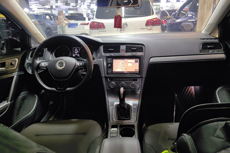 Volkswagen Golf 2019 car image #10