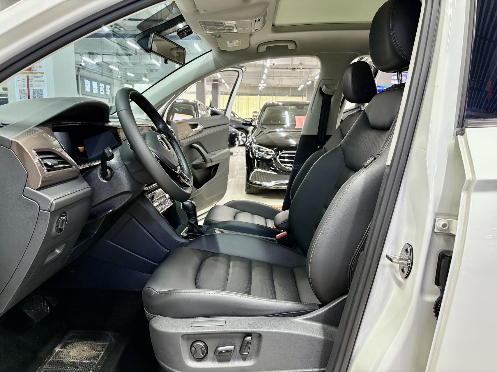 Volkswagen Tharu 2022 car image #4