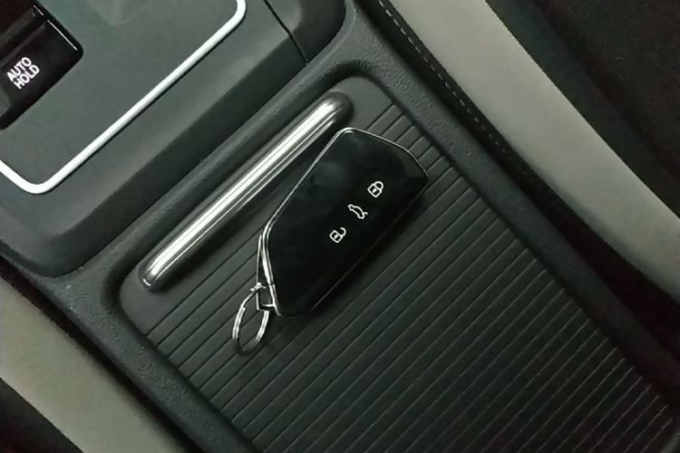 Volkswagen Golf 2023 car image #9