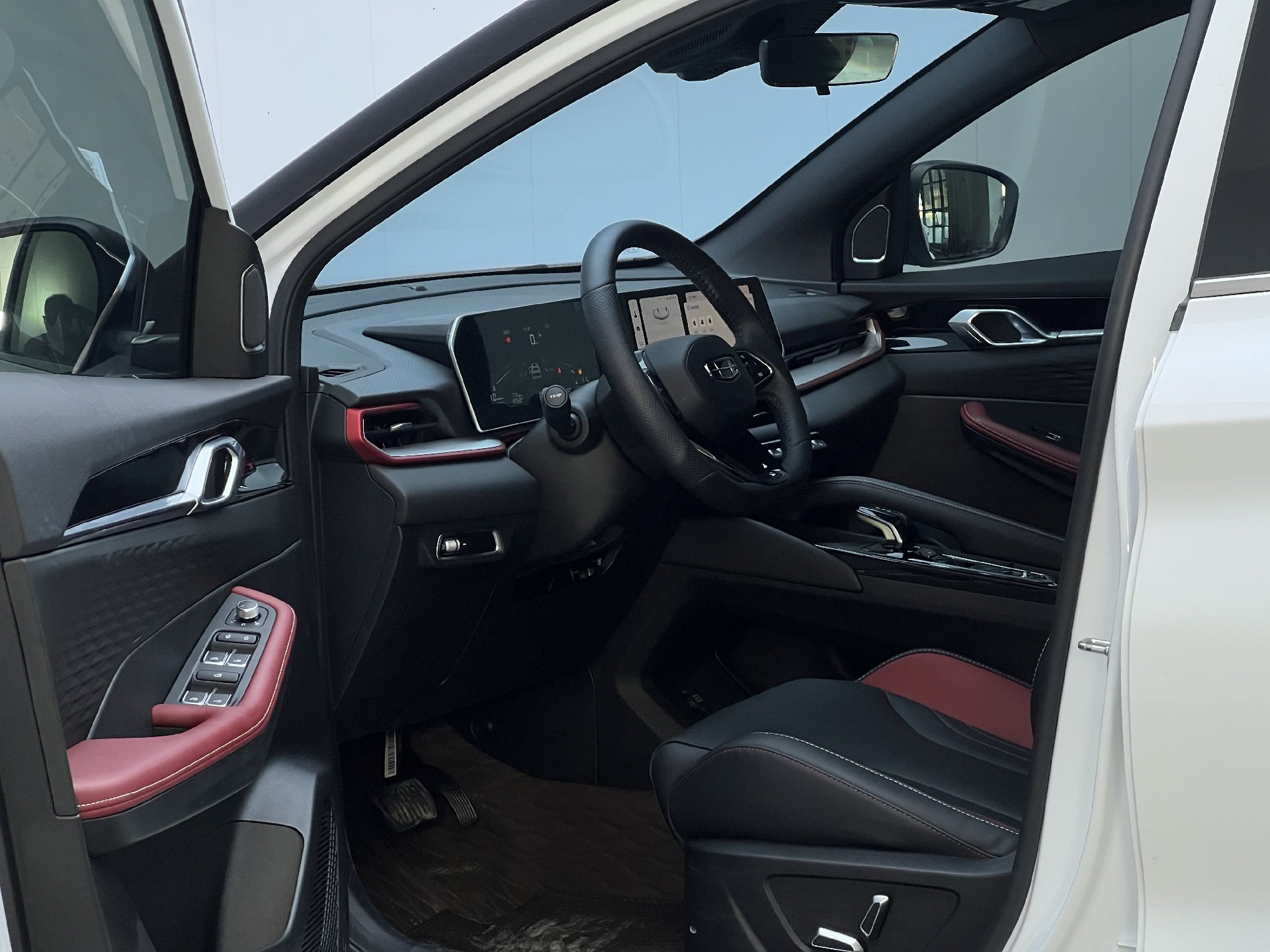 GEELY Coolray 2024 car image #4