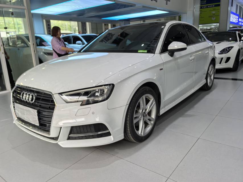 Audi A3 2019 car image 