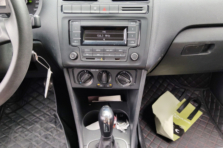 Volkswagen Polo 2017 #17 Volkswagen Polo 2017 car image #17