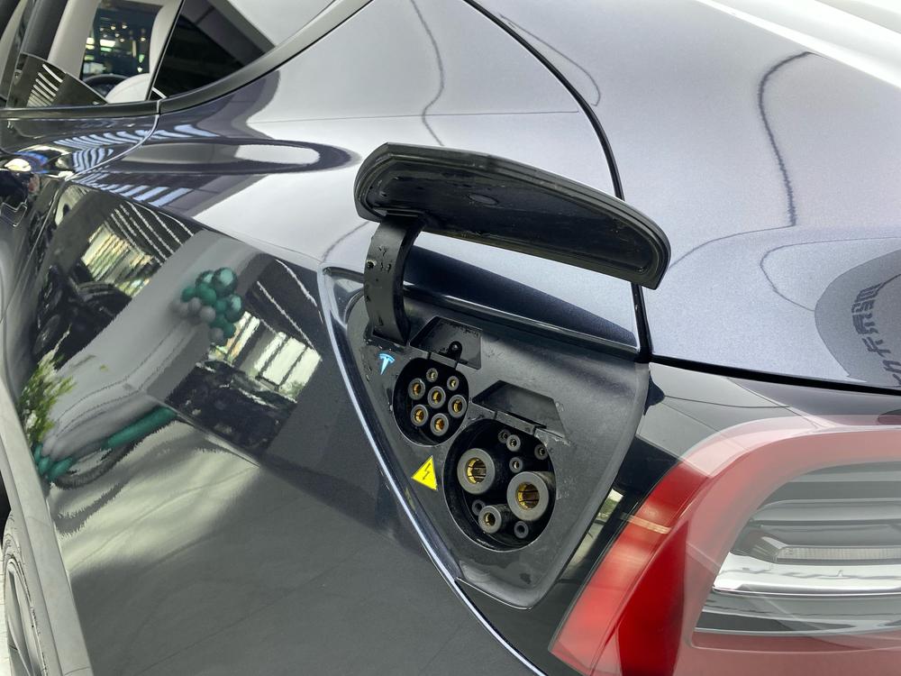 Tesla Model Y 2025 #8 Tesla Model Y 2025 car image #8