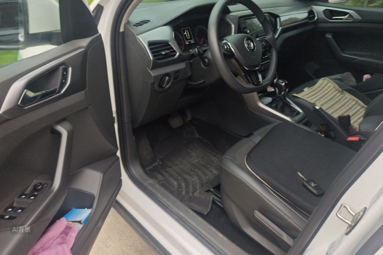 Volkswagen T-Cross 2020 car image #18
