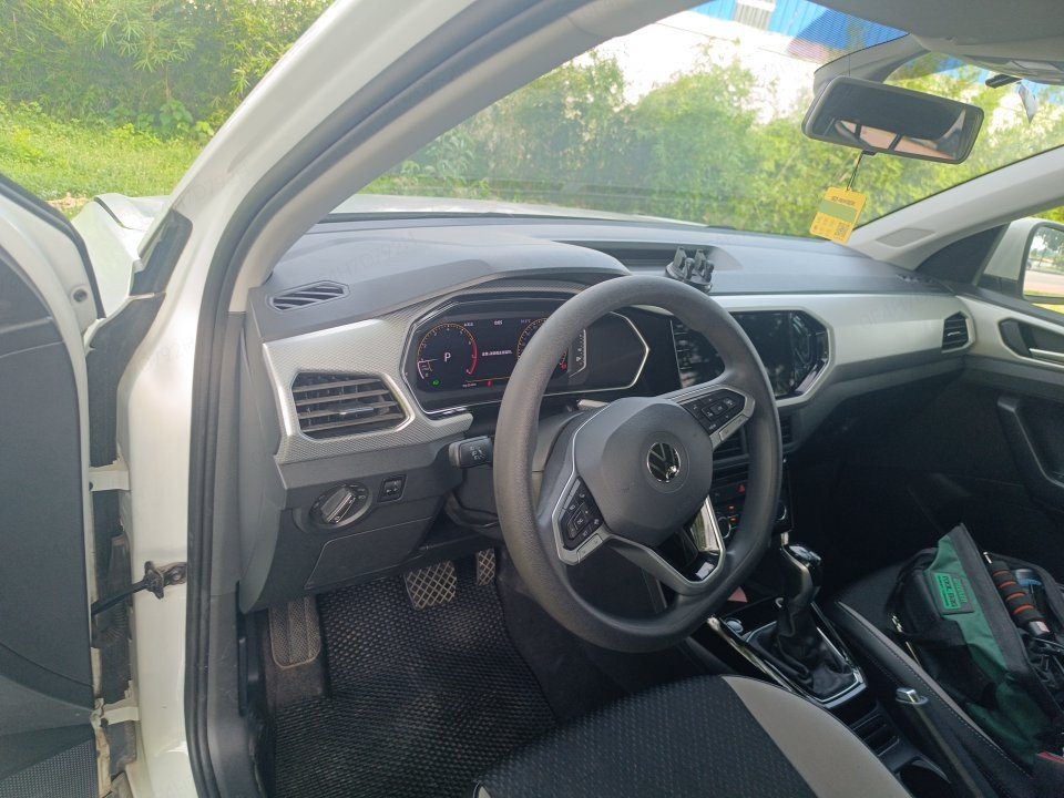2023 car image #5