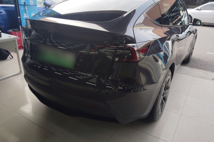 Tesla Model Y 2024 #7 Tesla Model Y 2024 car image #7