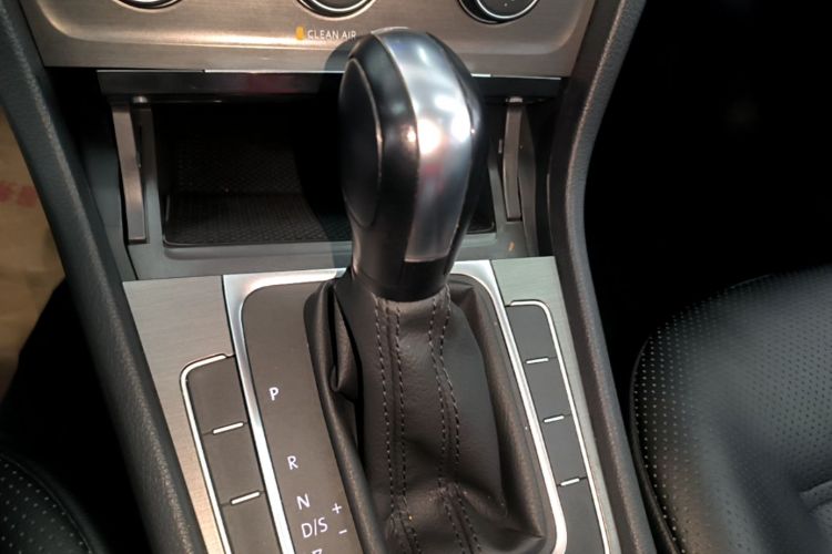 Volkswagen Golf 2016 car image #17