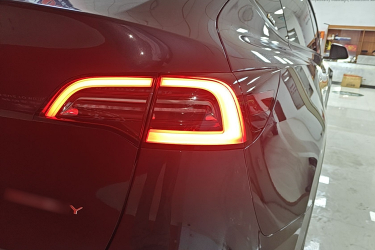 Tesla Model Y 2024 #8 Tesla Model Y 2024 car image #8
