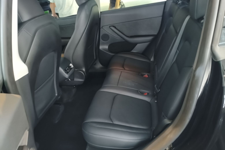 Tesla Model Y 2020 #13 Tesla Model Y 2020 car image #13