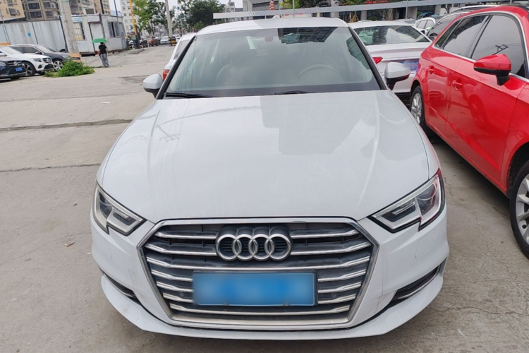 Audi A3 2019 car image #3