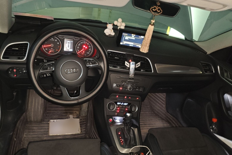 Audi Q3 2018 car image #7