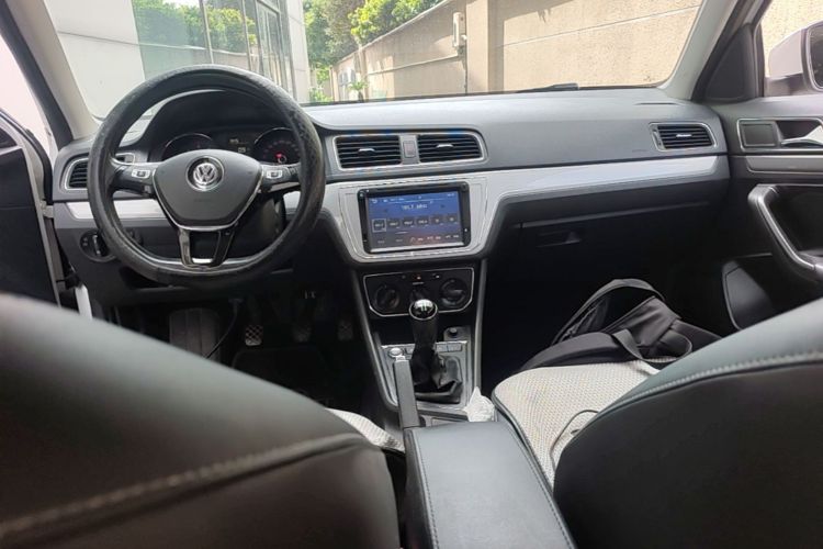Volkswagen Lavida 2017 car image #12