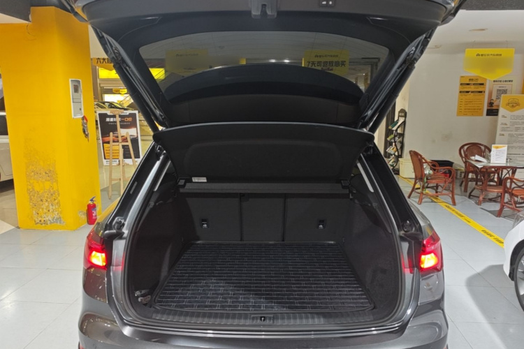 Audi Q3 2022 car image #19