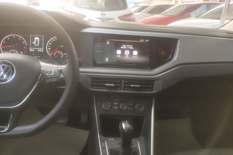 Volkswagen Polo 2021 صورة سيارة #17