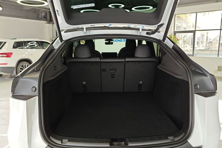 Tesla Model Y 2026 #21 Tesla Model Y 2026 car image #21