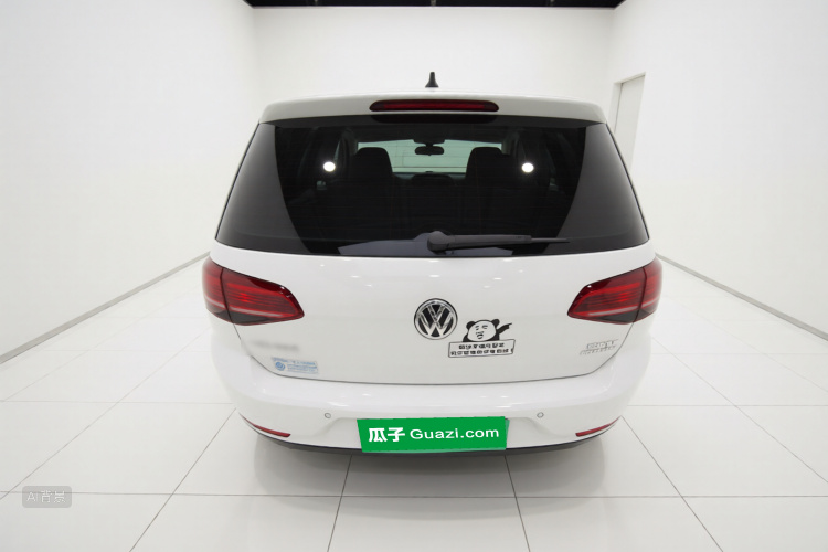 Volkswagen Golf 2019 car image #6