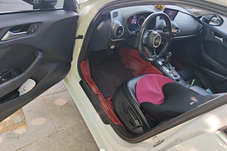 Audi A3 2018 car image #18