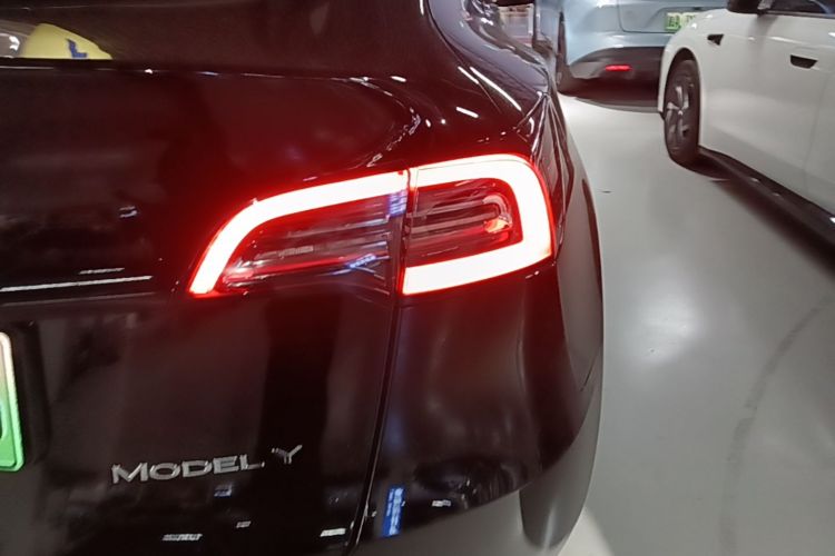 Tesla Model Y 2022 car image #8