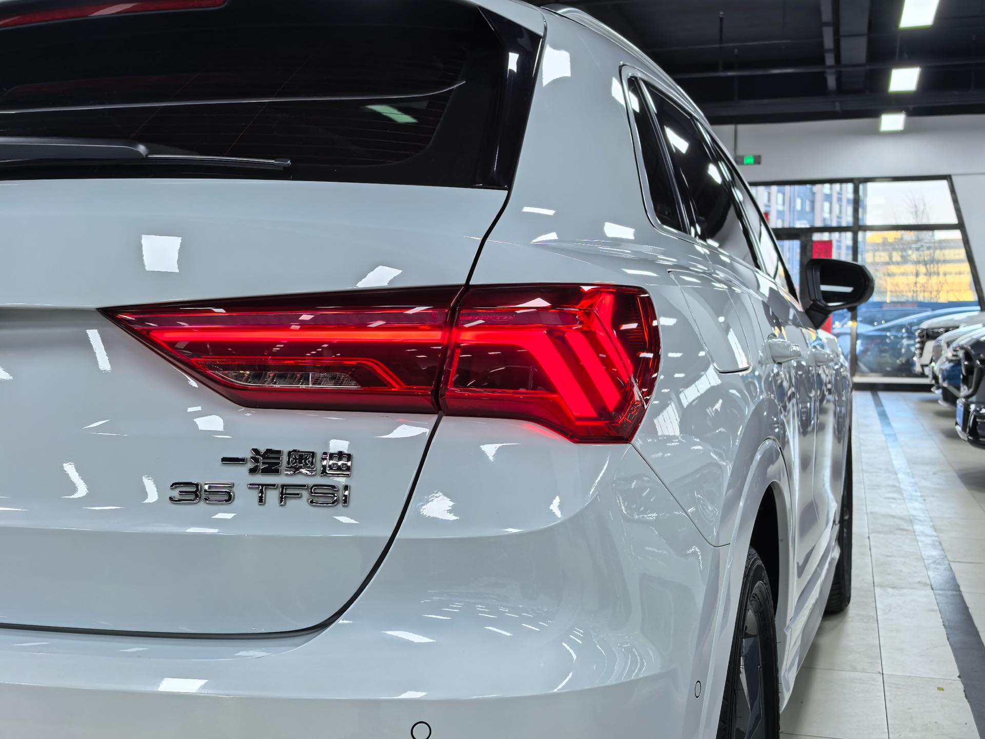 Audi Q3 2023 car image #5