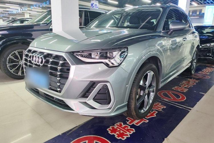 Audi Q3 2021 car image #2