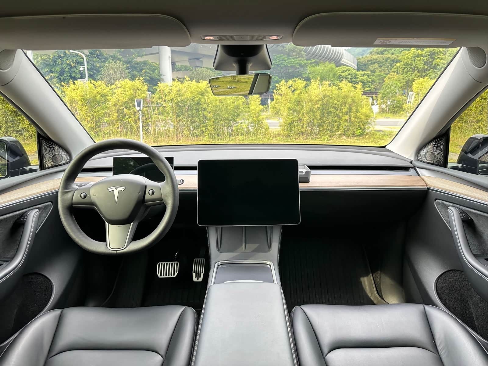 Tesla Model Y 2023 car image #13