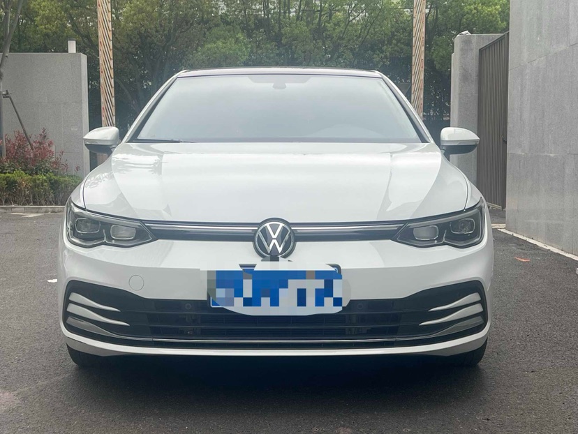 Volkswagen Golf 2023 car image #2