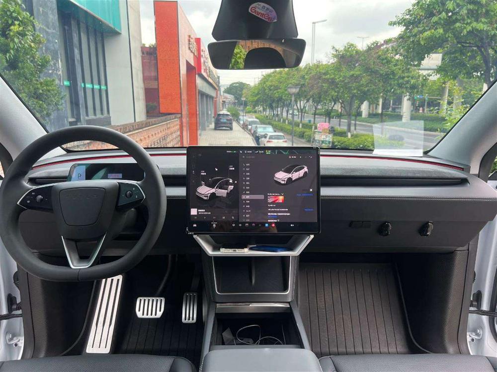 Tesla Model Y 2025 #12 Tesla Model Y 2025 car image #12