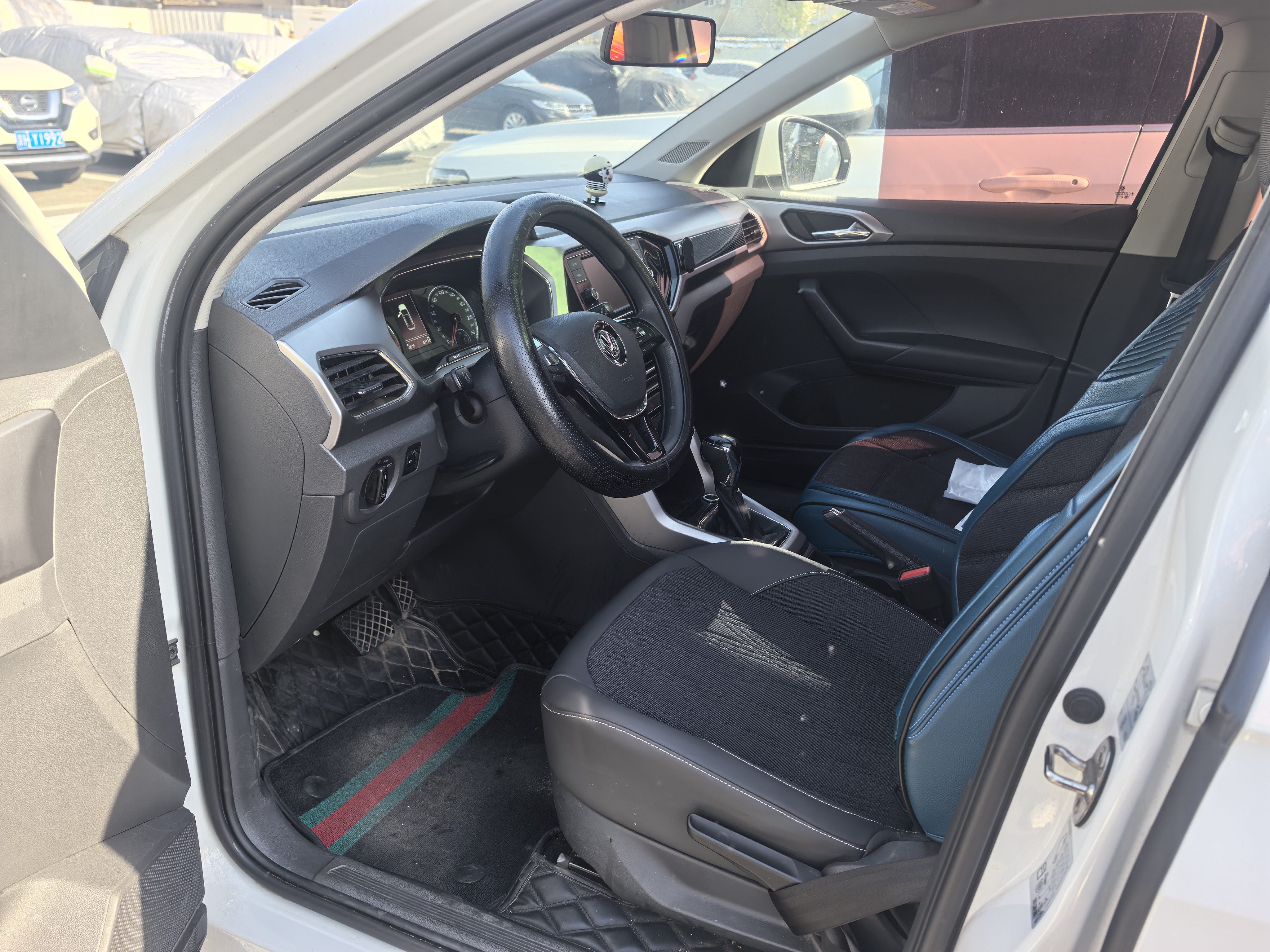 Volkswagen T-Cross 2020 car image #7