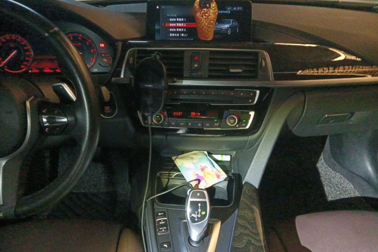 BMW 3 Series 2019 car image #17