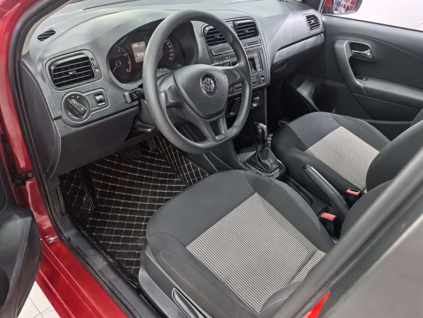 Volkswagen Polo 2017 car image #2