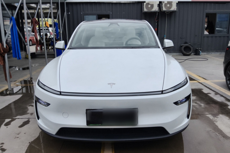 Tesla Model Y 2025 #3 Tesla Model Y 2025 car image #3