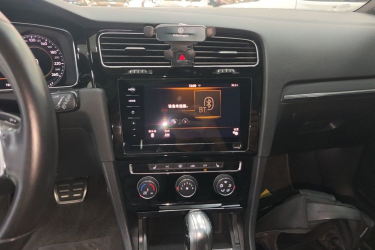 Volkswagen Golf 2020 car image #13