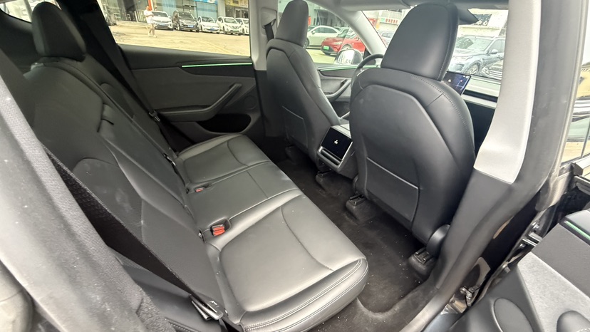 Tesla Model Y 2025 #8 Tesla Model Y 2025 car image #8
