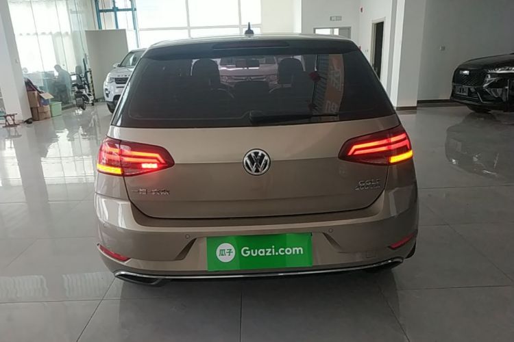 Volkswagen Golf 2019 car image #6