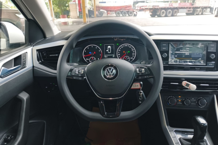 Volkswagen Polo 2020 car image #11