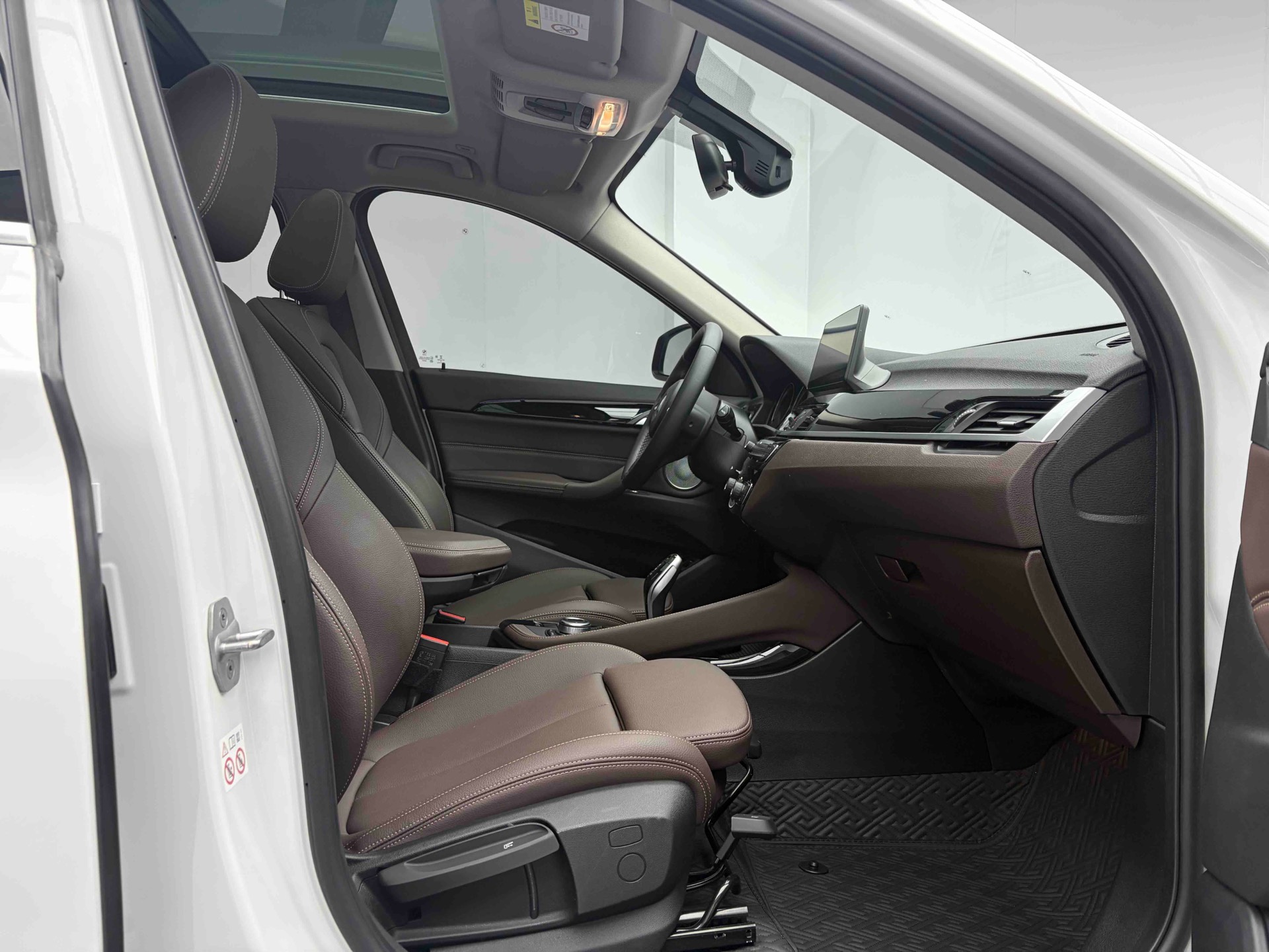2023 car image #10