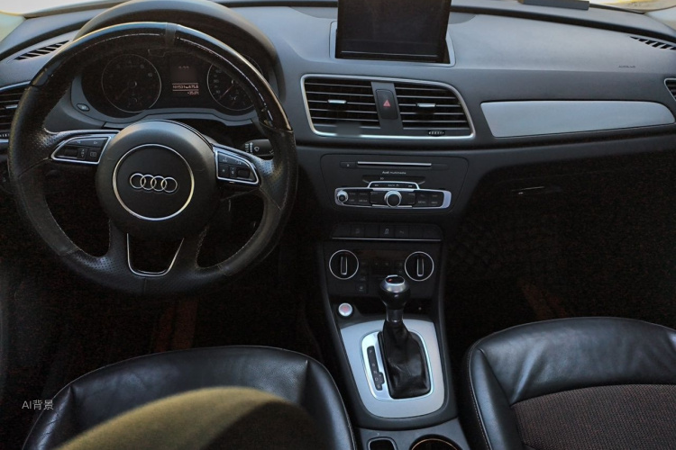 Audi Q3 2018 car image #11
