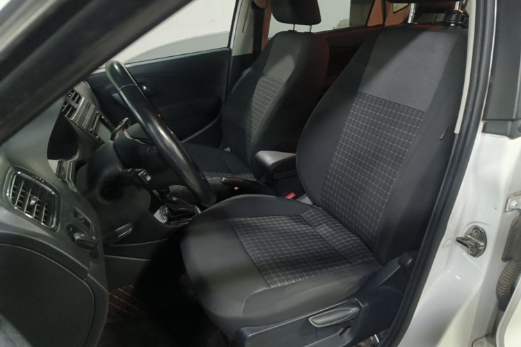 Volkswagen Polo 2016 car image #15