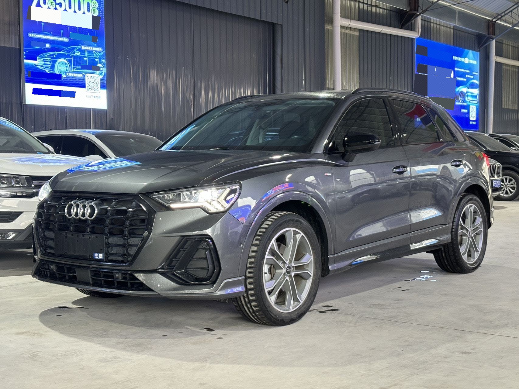 Audi Q3 2022 car image 
