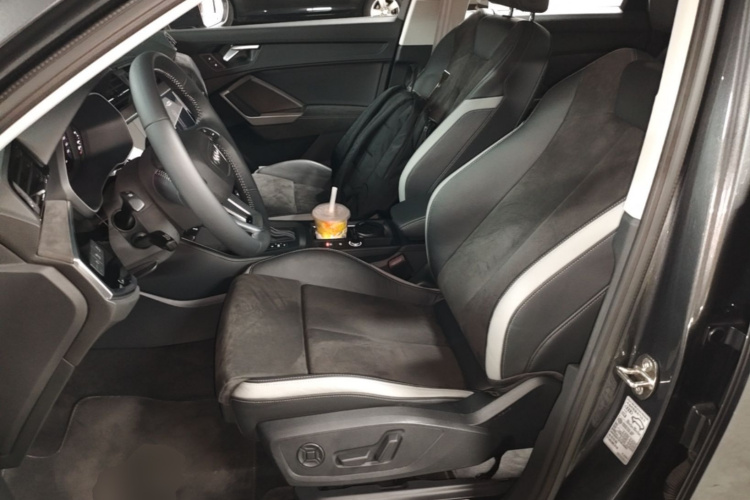 Audi Q3 2020 car image #15