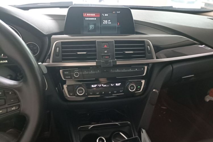 BMW 3 Series 2018 #15 BMW 3 Series 2018 car image #15